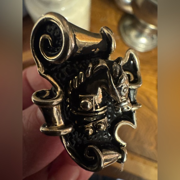 Vintage Swank single equestrian cuff link for repurposing, jewelry, diy - Picture 4 of 5